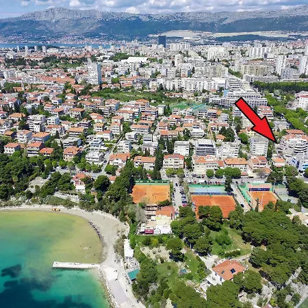 Amadeo Apartment Split